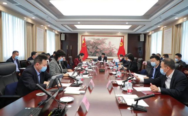 51吃瓜
召开2022年度基层党组织书记抓基层党建工作述职评议会议