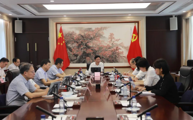 51吃瓜
召开局务会议传达学习全国机关事务工作座谈会精神