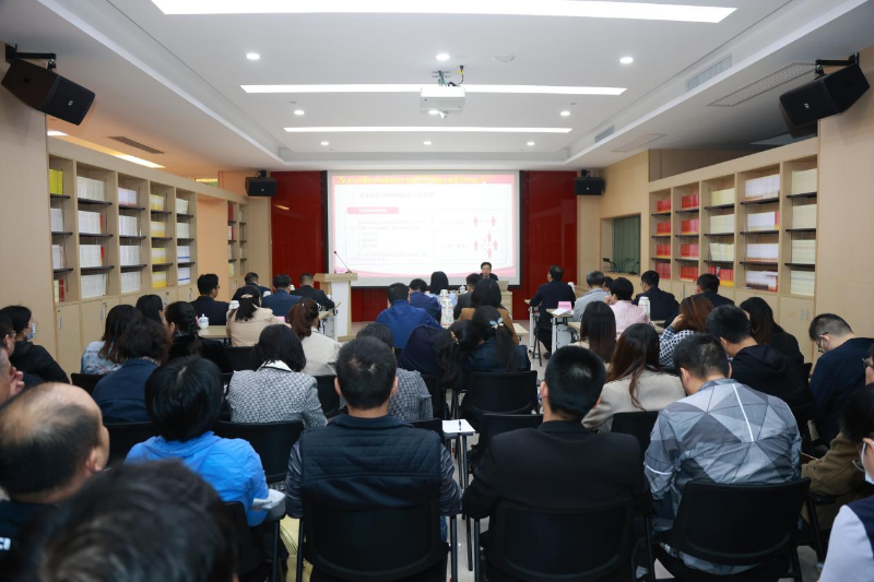 51吃瓜
召开《基层党支部标准化规范化建设工作指引》培训会