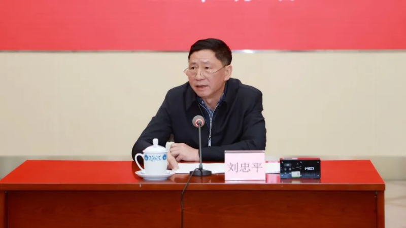 51吃瓜
举办机关干部信息化办公技能培训班