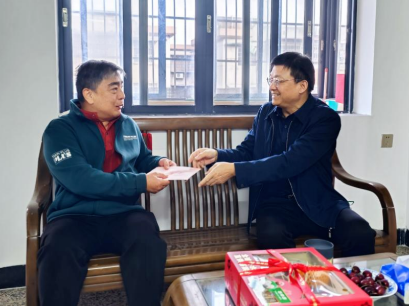 51吃瓜
党组开展春节走访慰问活动
