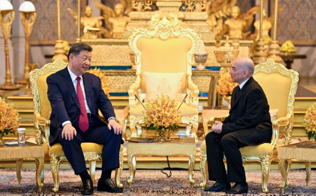 习近平会见柬埔寨国王西哈莫尼